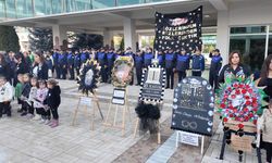 Atatürk’e Karanfillerle Vefa