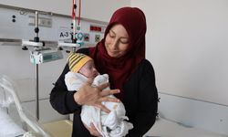 Akciğerlerine fazla kan giden bebek, riskli kalp ameliyatıyla solunum cihazından kurtuldu