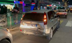 Aksaray'da alkollü sürücünün kullandığı otomobil 4 araca çarptıktan sonra durabildi