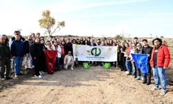 Anadolu Üniversitesi öğrencileri Yunus'un fidanlarını toprakla buluşturdu