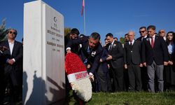 CHP Genel Başkanı Özel, vefatının 19. yılı dolayısıyla Bülent Ecevit'in kabrini ziyaret etti: