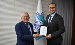 'En İyi Tarihi Alan Dönüşümü Yapan Belediye' ödülü Başkan Büyükkılıç'a takdim edildi