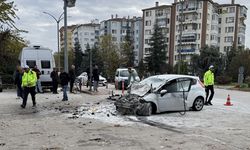 Eskişehir'de kamyonla çarpışan otomobilin sürücüsü öldü