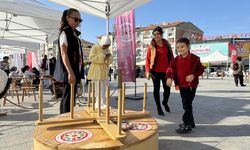 'Geleneksel Oyunlar Tırı' Karaman'da çocuklarla buluştu