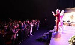 İYİ Parti Genel Başkanı Dervişoğlu, 'Aynı Çatı Altında' adlı tiyatro oyununu izledi