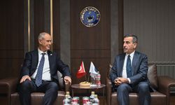 Kamu-Sen Genel Başkanı Kahveci, KKTC'li Bakan Hasipoğlu ile bir araya geldi