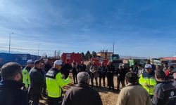 Kayseri'de traktör sürücülerine reflektör dağıtıldı