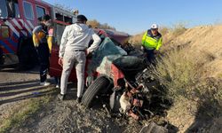 Kırşehir'de kamyonla çarpışan otomobilin sürücüsü öldü