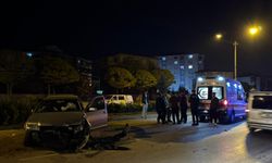 Konya'da refüje çarpan otomobilin sürücüsü yaralandı