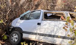 Konya'da uçuruma devrilen servisteki 13 öğrenci ve sürücü yaralandı