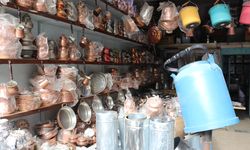 Mahmut usta 41 yıllık mesleğini bırakıp 'unutulmasın' diye kalaycılığa başladı