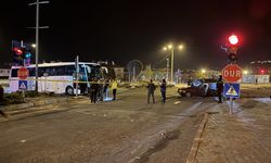 Nevşehir'de tur otobüsü ile çarpışan otomobilde 2 kişi öldü, 3 kişi yaralandı