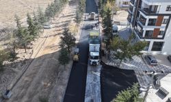 Niğde'de altyapısı tamamlanan 75. Yıl Caddesi'nde asfalt serimi başladı