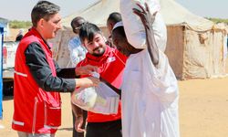 Türk Kızılaydan Sudan'da yerinden edilenlere gıda desteği