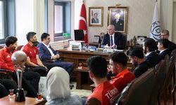 Ampute Milli Futbol Takımı, Kamu Başdenetçisi Akarca'yı ziyaret etti