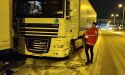 Çankırı'da kar yağışı nedeniyle yolda kalan vatandaşların bekleyişi sürüyor