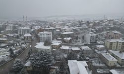 Çankırı'nın bazı ilçelerinde kar yağışı etkili oluyor