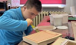 Down sendromlu Harun Efe, yetenekleriyle öğretmenlerinin gururu oldu