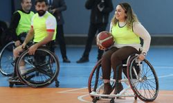 Engelliler ile kurum müdürleri tekerlekli sandalye basketbol maçında karşılaştı