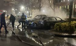 Eskişehir'de yanan iki otomobil kullanılamaz hale geldi