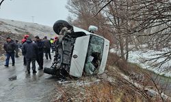 GÜNCELLEME - Sivas'ta öğrenci servisinin devrildiği kazada 15 kişi yaralandı