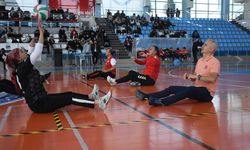 Karaman'da 3 Aralık Dünya Engelliler Günü kapsamında oturarak voleybol müsabakası düzenlendi
