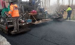 Kayseri Büyükşehir Belediyesi ekiplerinin asfaltlama çalışmaları sürüyor