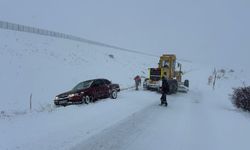 Kayseri'de kar nedeniyle ulaşıma kapanan 47 mahalle yolunda çalışmalar sürüyor