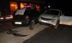 Konya'da bahçe duvarına ve park halindeki araca çarpan otomobildeki 4 kişi yaralandı