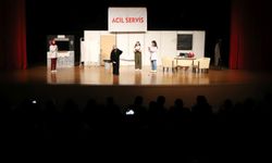 Nevşehir Hacı Bektaş Veli Üniversitesinde 'Acil Servis' tiyatro oyunu sahnelendi