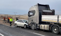 Nevşehir'de tırla çarpışan otomobildeki 1 kişi öldü, 3 kişi yaralandı