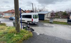 Şarkışla'da minibüs ile çarpışan motosikletin sürücüsü yaralandı
