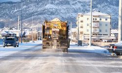 Seydişehir belediyesi buzlanmaya karşı solüsyon çalışması yaptı