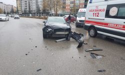 Seydişehir'de iki otomobilin çarpışması sonucu 3 kişi yaralandı