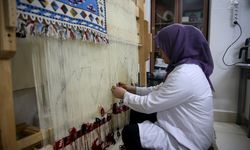 Tarihi Sarız kilimi unutulmaması için dokunup arşivleniyor