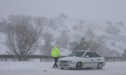 Tokat-Sivas kara yolunda kar yağışı etkili oluyor