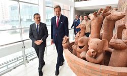 Büyükelçi’ye sanat eserleri gezdirildi