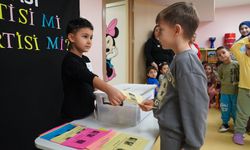 Minikler sandık başına gitti oy kullandı