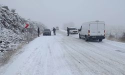 Ankara'da kar yağışı hayatı olumsuz etkiliyor