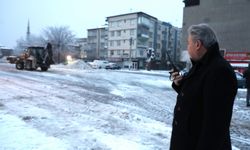 Başkan Palancıoğlu, ekiplerin kar küreme ve tuzlama çalışmasına katıldı