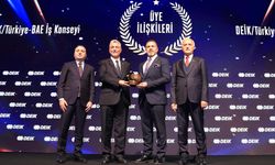 DEİK Türkiye-Mali İş Konseyi Başkanı Geyik'e üye ilişkileri kategorisinde ödül