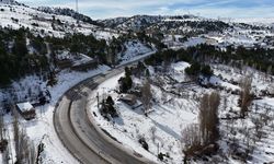 Karaman'da kar yağışıyla beyaza bürünen köyler dronla görüntülendi