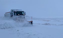 Kayseri'de kar ve tipi nedeniyle kapanan 149 mahalle yolunu açma çalışmaları sürüyor