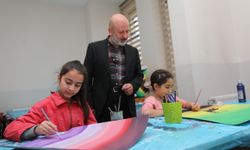 Kocasinan Belediyesinin yarıyıl tatilinde açtığı atölyeler ve kurslarla öğrenciler eğlenirken öğreniyor