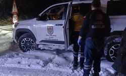 Sivas'ta ekipler yolu kardan kapanan mezrada düşerek yaralanan kadın için seferber oldu
