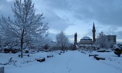 Sivas'ta kar ve tipi nedeniyle 145 köy yolu ulaşıma kapandı