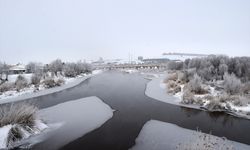 Sivas'ta Kızılırmak Nehri'nin bazı kısımları buz tuttu