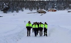 Suşehri Kaymakamı Yıldız, köy yollarındaki kar temizleme çalışmalarını inceledi