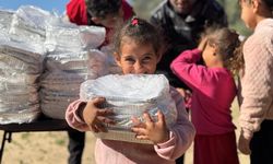 Türk Kızılay Gazze'de kışlık destek ve sıcak yemek yardımlarını sürdürüyor