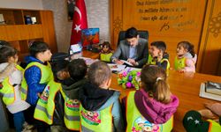 Ulaş Kaymakamı Eskimez öğrencileri makamında kabul etti